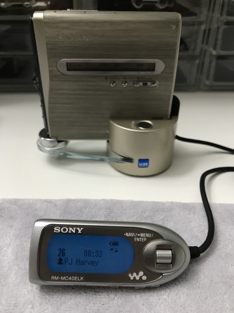 SONY Hi-MDウォークマン MZ-NH1用充電スタンド BCA-MZNH1 ASCII.jp：MZ