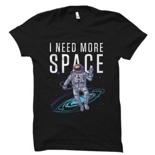 เสื้อยืดผู้ชาย เสื้อยืด พิมพ์ลายอวกาศ I Need More Gildan สําหรับผู้ชาย และผู้หญิง S-5XL