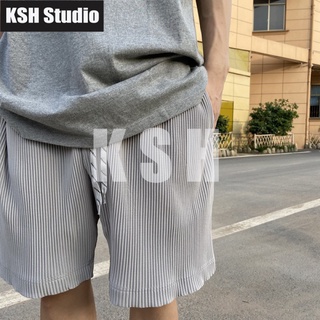 ภาพหน้าปกสินค้า【จัดส่งภายใน 48ชั่วโมง】 Issey Miyake Shorts Miyake กางเกงขาสั้นเอวสูงสําหรับผู้ชาย Jf148  jf148 homme plisse Shorts ที่เกี่ยวข้อง