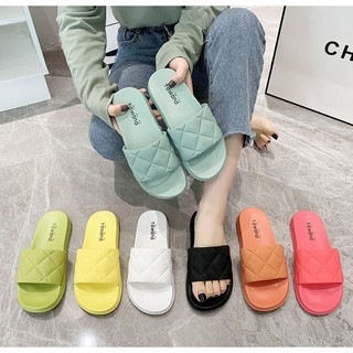 ภาพหน้าปกสินค้ารองเท้าผู้หญิง รองแตะ รองเท้าแตะแฟชั่น รองเท้าแฟชั่น รองเท้าแตะเกาหลี รองเท้าแตะผู้หญิง ที่เกี่ยวข้อง