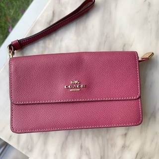 Coach  คล้องมือ รุ่นใหม่ ใส่มือถือรุ่นพลัสได้ ขนาด 7 นิ้ว หนังแท้ สีชมพู f76757