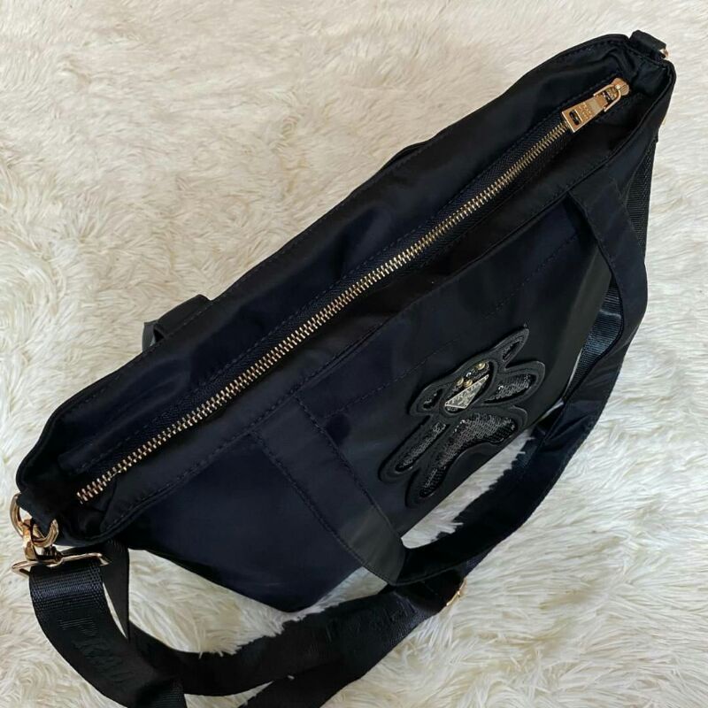 กระเป๋าทรง-tote-จากแบรนด์-prada-size-m