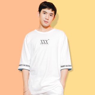 เสื้อคอกลมโอเวอร์ไซส์ เนื้อผ้าสวมใส่นุ่มสบาย พิมพ์พิเศษ ลาย OVER DOSES(D- 002) ภายใต้ SKETCH.BANGKOK