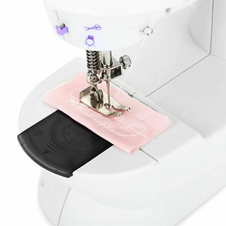 ภาพขนาดย่อของภาพหน้าปกสินค้าเครื่องจักรเย็บผ้าขนาดเล็ก พกพาสะดวก รุ่น Mini Sewing Machine (สีม่วง)- จากร้าน lctcomputer2017 บน Shopee ภาพที่ 6