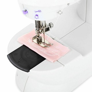 ภาพขนาดย่อของภาพหน้าปกสินค้าจักรเย็บผ้า ไฟฟ้า มินิ ขนาดพกพา Mini Sewing Machine จักรเย็บผ้าขนาดเล็ก พกพาสะดวก (สีม่วง) จากร้าน yayastore2018 บน Shopee ภาพที่ 5