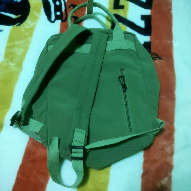 กระเป๋าถือสะพายเป้ได้สีเขียวขี้ม้า