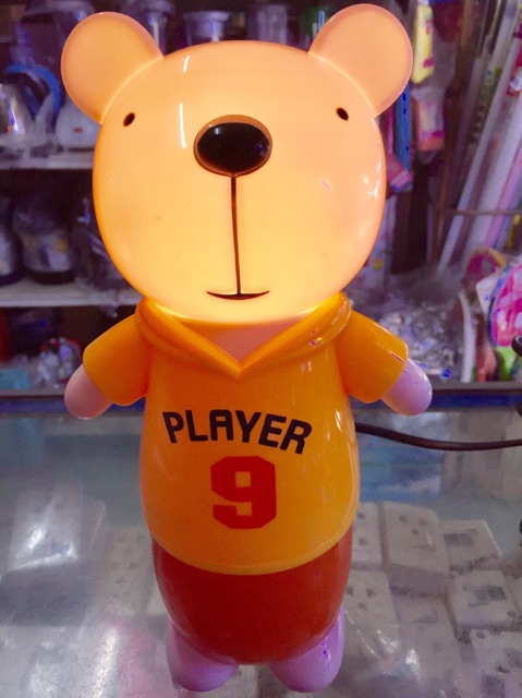 โคมไฟตุ๊กตาหมีนักฟุตบอล-กระปุกออมสินในตัว