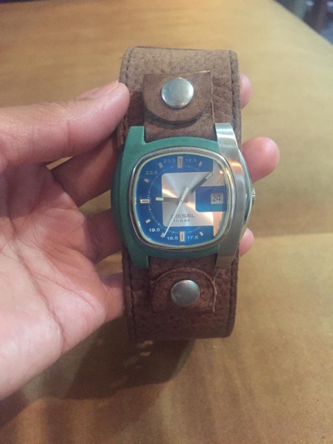 นาฬิกา-diesel-10-bar-สายหนังแท้-fossil