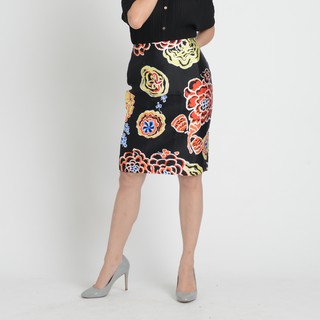 LOF-FI-CIEL Skirt กระโปรงลอฟฟิเซียล ยาวคลุมเข่า ลายดอกไม้ ผ้าโพลีเอสเตอร์ สีดำ (FL19BU)