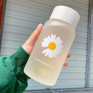 🌼ถ้วยน้ําเดซี่ขนาดเล็กเด็กนักเรียนเกาหลีรุ่นน่ารักขนาดเล็กสดแก้วผู้หญิงที่ง่าย Fengsen เป็นถ้วยมือแบบพกพา