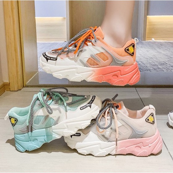 ภาพหน้าปกสินค้ารองเท้าผ้าใบแฟชั่นสไตล์​เกาหลี รองเท้าเสริมส้น รองเท้าผ้าใบผู้หญิง งานดี ใส่สบาย Sport Sneaker TWO TONE