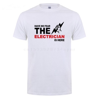 เสื้อยืดแขนสั้น คอกลม ผ้าฝ้าย พิมพ์ลาย Have No Fear The Electrician Is Here เหมาะกับของขวัญวันเกิด สําหรับผู้ชายสามารถปร