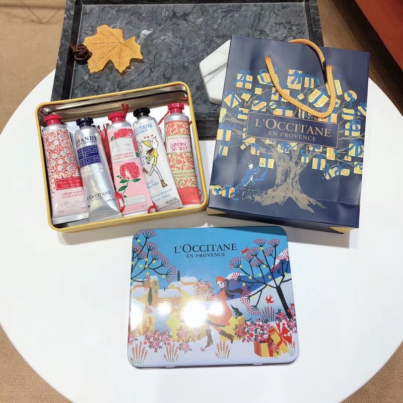 ภาพหน้าปกสินค้าFrench L'occitane Hand Cream Gift Box ครีมทามือ ชุดของขวัญ ( เซตคริสมาสต์ ลิมิเต็ด อิดิชั่น) 5*30 มล.