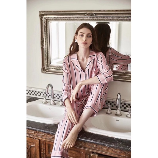 ชุดนอน-luxury-silk-satin-pink-line-f117-ชุดนอนไหมซาติน-ชุดนอนขายาว-ชุดนอนหรู