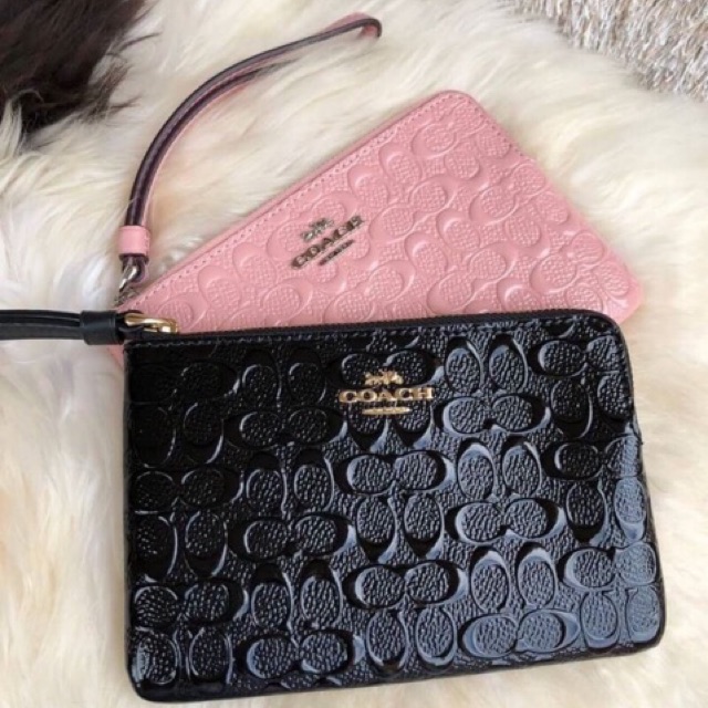 กระเป๋าคล้องมือ COACH F58034 CORNER ZIP WRISTLET IN SIGNATURE DEBOSSED  PATENT LEATHER ของแท้ | Shopee Thailand