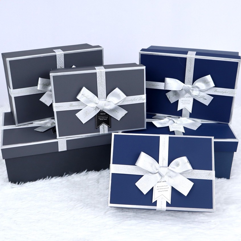 ภาพหน้าปกสินค้าHappyLife Gift Box กล่องของขวัญ กล่องของชำร่วย กล่องกระดาษอย่างแข็ง กล่องดอกไม้ กล่องตุ๊กตา รุ่น C61301-101T