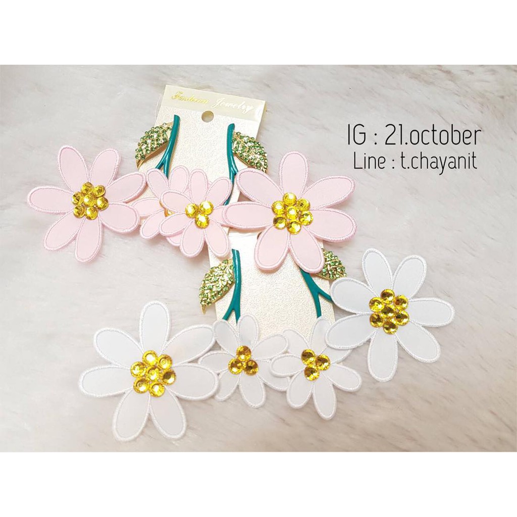 21-october-ต่างหูแฟชั่น-รูปดอกไม้สีชพู-สีขาว