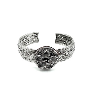 กำไลเงินทรงโอ่งเล็กลายดอกพิกุลเครือเถา จี้ดอกพิกุล เงินแท้ 925 : Solid 925 Sterling Silver Flower Bangle [GSPP0211]