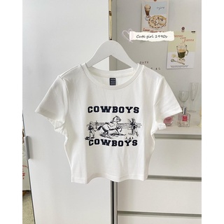 ST818  เสื้อครอป คอกลม เอวลอยสีขาว สกรีน COWBOYS ป้าย SHEIN 🦋