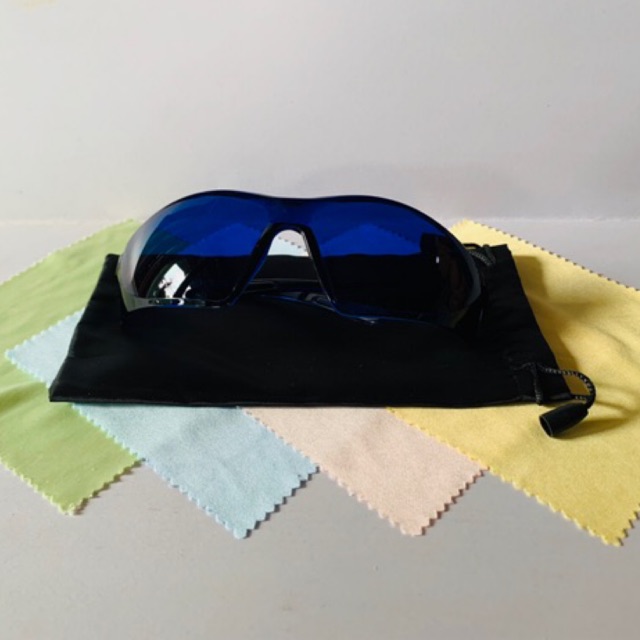 ภาพหน้าปกสินค้าแว่นตาป้องกันแสงเลเซอร์ IPL พร้อมถุงใส่แว่นตา