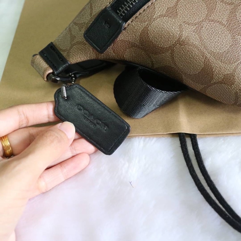 กระเป๋าคาดอก-coach-outlet