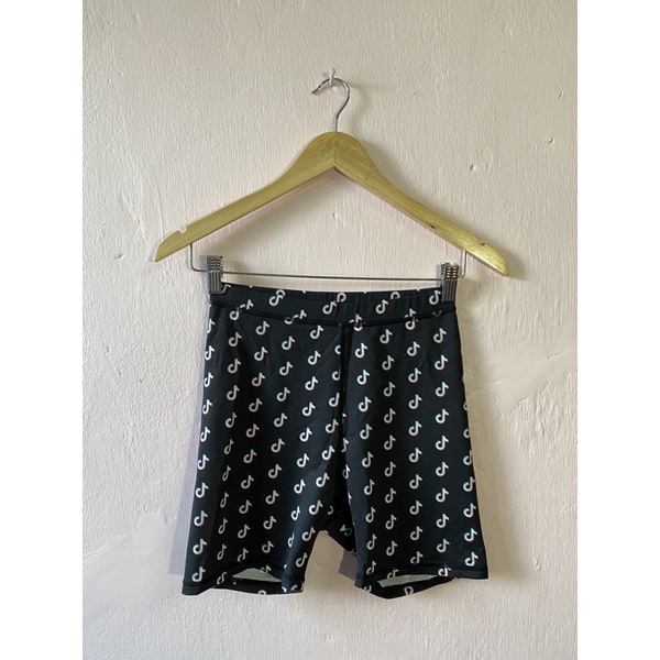 Pomelo x Tik Tok กางเกง Biker ลายโลโก้ Tik Tok สภาพดี มือสอง Shopee