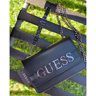 GUESS BRAND ตัวกระเป๋าเป็นวัสดุหนังเรียบ