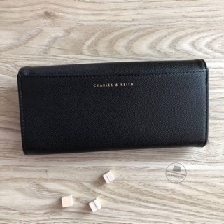 Charles &amp; Keith Metallic Detail Long Wallet (outlet) สีดำ