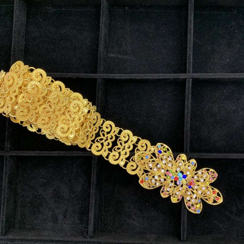 vintage-jewelry-เข็มขัดสีทอง-สำหรับชุดไทยนางสาว-เพชรรอบหัวเข็มขัด-และเข็มขัด