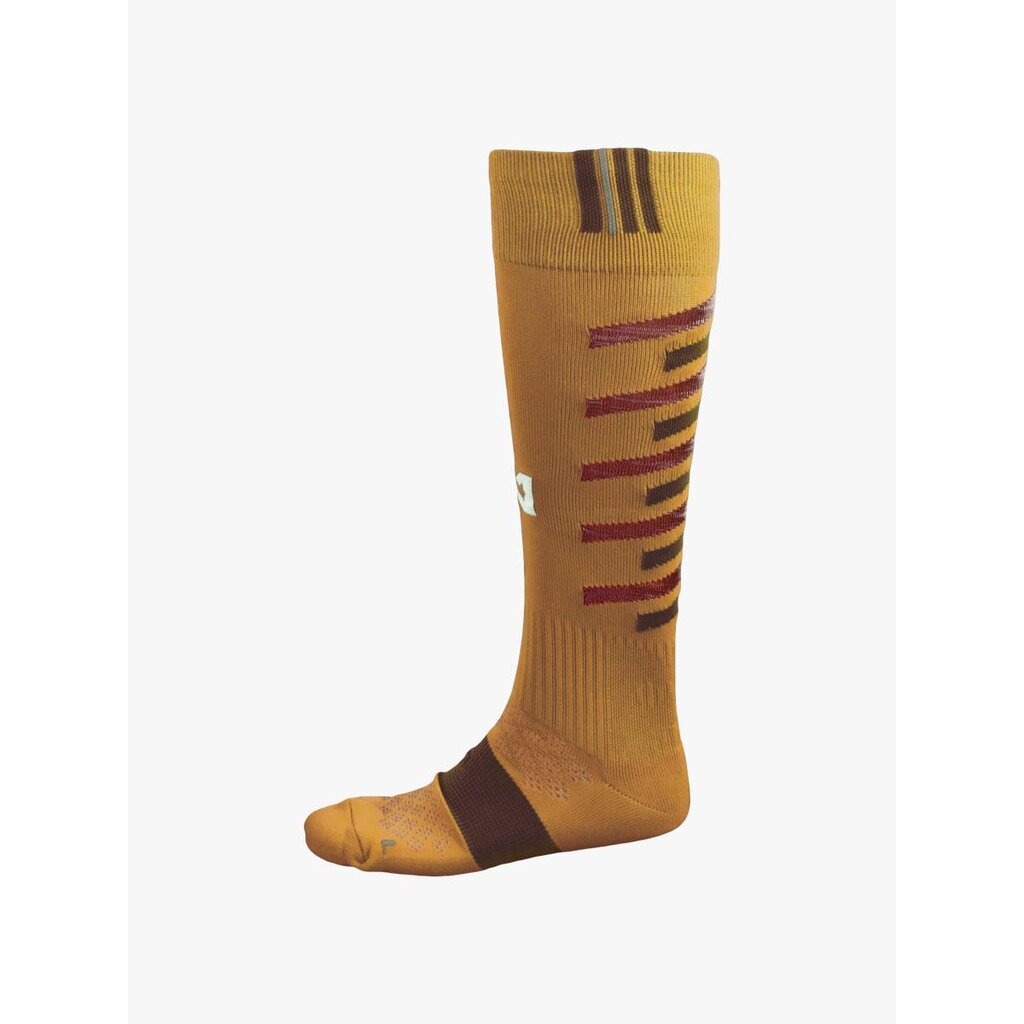 warrix-ถุงเท้าฟุตบอลนักเตะ-ทีมชาติไทย-สีทอง-รุ่น-wc-17ft50z-nn