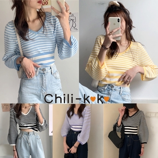 ภาพหน้าปกสินค้าChili_k❤️k❤️ 8198 พร้อมส่ง เสื้อแขน​ยาว​ลายทาง คอวี แขนพอง เน้นเอว ใส่แล้วหุ่น​ดีค่ะ ที่เกี่ยวข้อง