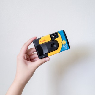 ภาพขนาดย่อของภาพหน้าปกสินค้ากล้องฟิล์มใช้แล้วทิ้ง Kodak Daylight ISO800 (27,39ภาพ) จากร้าน phnxbkk บน Shopee