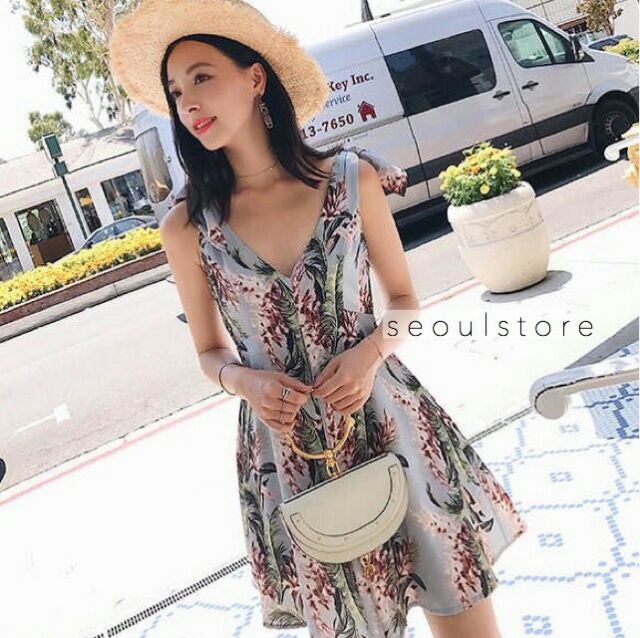 new-korea-minidress-by-seoulstore-minidress-คอวีผูกไหล่พิมลายใบไม้ทั้งตัว-แต่งแหวกด้านหน้าเพิ่มความเ