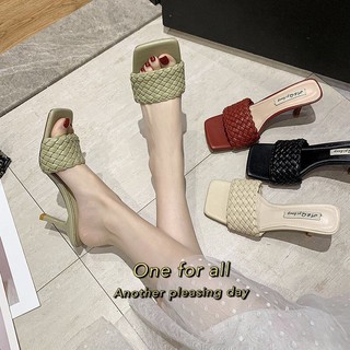 ภาพขนาดย่อของภาพหน้าปกสินค้าพร้อมส่ง รองเท้าส้นสูง blogger หน้าสาน รองเท้าแฟชั่น TX163 แบบสวม สูง 2.5 นิ้ว พื้นสีน้ำตาล มีกันลื่น(ปุ่มกันลื่น) จากร้าน one___for__all บน Shopee