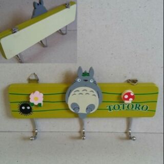 ที่แขวนของ แบบขอเกี่ยว ลาย โตโตโร่ (Totoro) ด้านหลังเป็นกาว 2 หน้าค่ะ