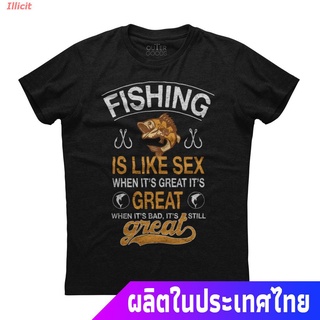 Illicit fishingเสื้อยืดผู้ชายและผู้หญิง ใหม่เสื้อยืดลําลองสําหรับผู้ชายผ้าฝ้ายแขนสั้นสีดําพิมพ์ลาย Fishing Is Like Sex F
