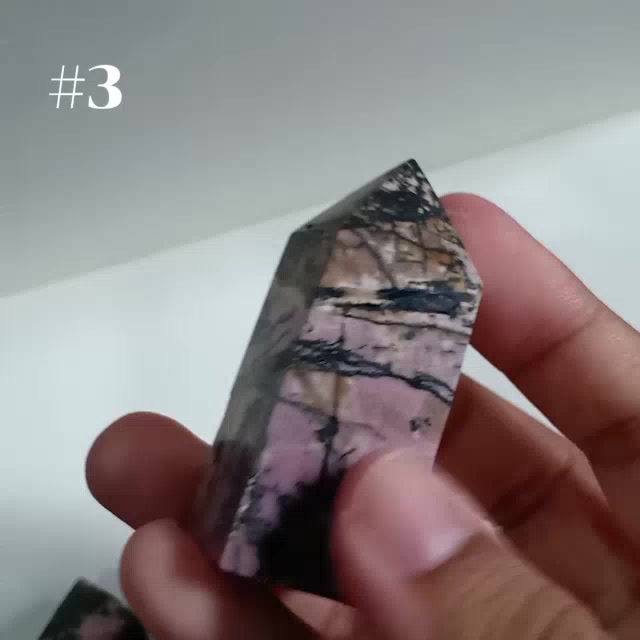 โรโดไนท์-rhodonite-point-เนื้อหินสีชมพู-แทรกดำ-ลวดลายสวย-3-สูง-5-5-cm