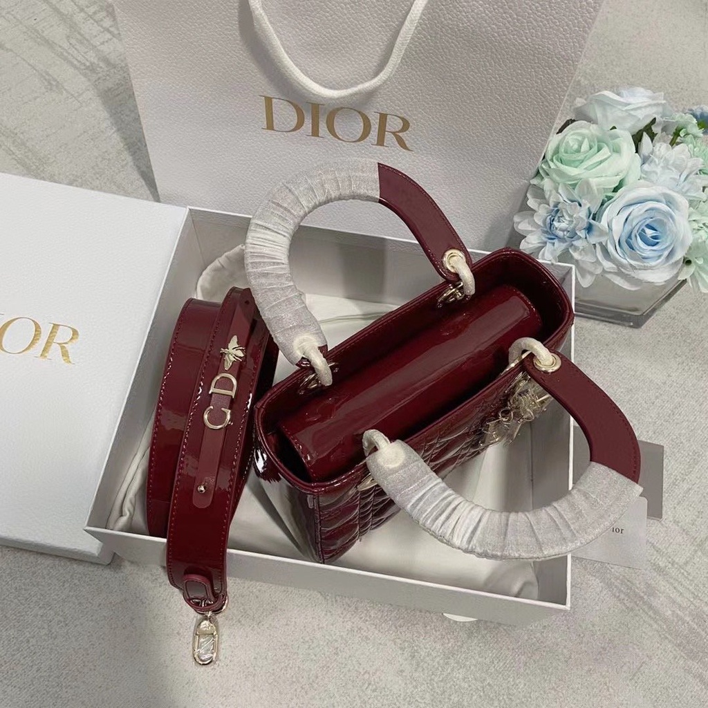 กระเป๋า-lady-dior-รุ่นยอดนิยม-หนังสวย-มันเงา-เทียบแท้-กระเป๋า-dior-lady-mini-20-หนังแก้ว-haze-cannage-cannage-stitching