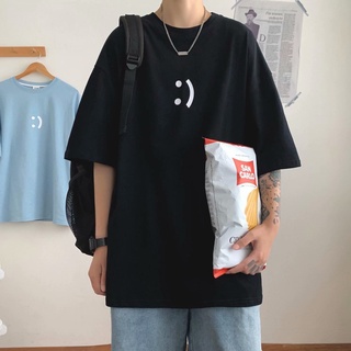 【NEW】[ขนาด S-8XL] เสื้อยืดแขนสั้นสไตล์ฮ่องกงสำหรับผู้ชายและผู้หญิงแบรนด์ห้าจุดครึ่งแขนหลวมยิ้มเสื้อผ้าอินเทรนด์สบาย ๆ เร