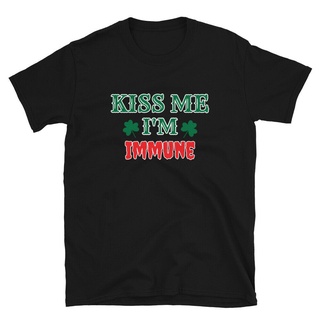 T-shirt  ขายดี เสื้อยืดลําลอง แขนสั้น พิมพ์ลาย Kiss Me Im Immune Funny St. Patricks Day APniml36ECklom74 รองเท้า สําหร