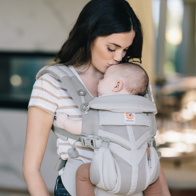 ergobaby-เป้อุ้มรุ่น-omni-360-ผ้าระบายความร้อน-cool-air-mesh-สี-pearl-grey-egbcs360pgre