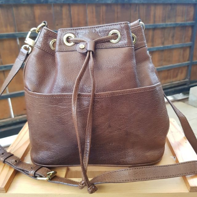 กระเป๋าสะพายข้างหนังแท้ | Shopee Thailand