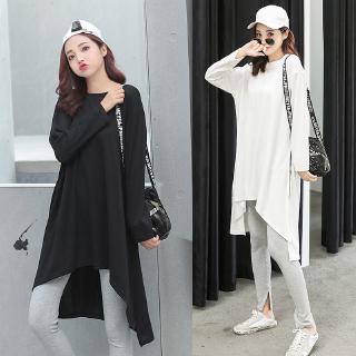 แขนยาวเสื้อยืดสีทึบหลวมหลาใหญ่ส่วนยาวของคอกลมเสื้อยืดแยกผิดปกติของผู้หญิง