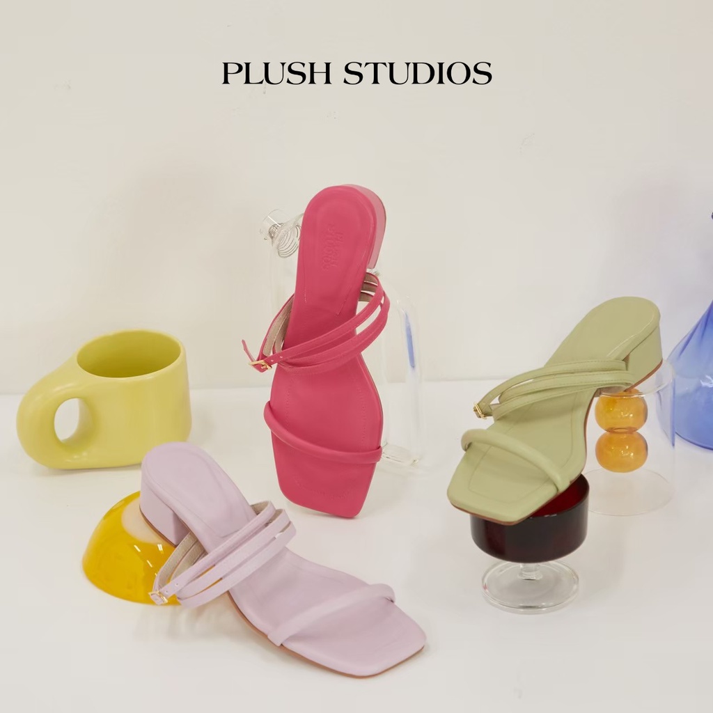 ภาพหน้าปกสินค้าPlush Studios รองเท้าแตะ รุ่น Kara Sandals สามารถใส่ได้ 2 แบบ