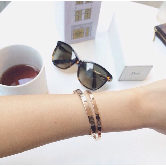 ภาพหน้าปกสินค้ากำไลข้อมือ Rose gold plain bangle set (มีบริการห่อของขวัญฟรี) จากร้าน rougejewelry บน Shopee