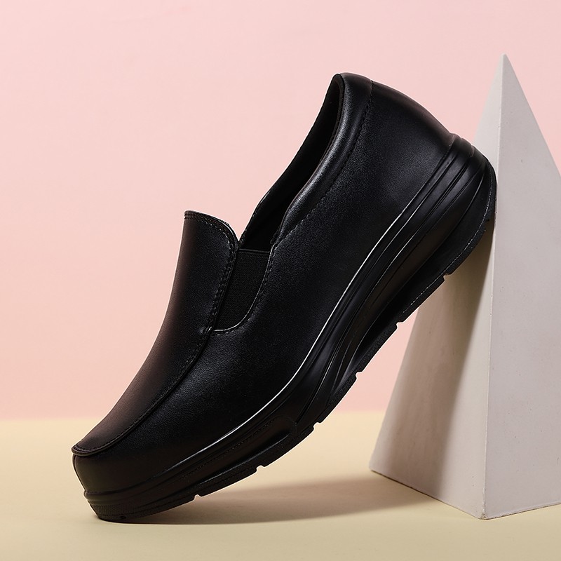 ภาพหน้าปกสินค้ารองเท้าพยาบาลสีดำ Mission Black Wedge Cut-Wedges Sneaker รองเท้าพยาบาล