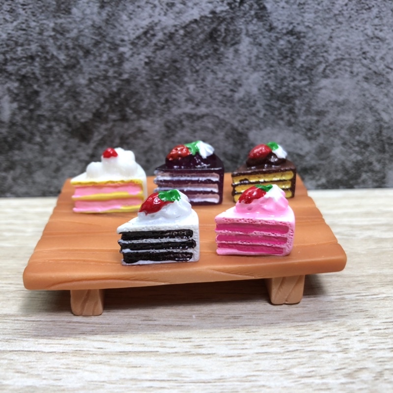 ภาพหน้าปกสินค้า(1) เค้กจิ๋ว เบเกอรี่จิ๋ว ขนมเค้กเรซิ่นจิ๋ว ของเล่นสะสม ของจิ๋ว miniature