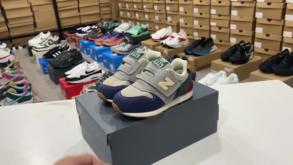 new-balance-nb996-รองเท้าผ้าใบลําลอง-เหมาะกับการวิ่งจ๊อกกิ้ง-สไตล์เรโทร-สําหรับเด็ก