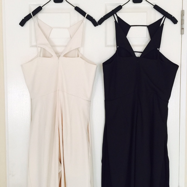 jumpsuit-กางเกง-ดีเทลช่วงบนสวยเก๋-ซิปซ่อนด้านหลัง-มีซับใน-เป็นขาสั้น-โชว์ดีเทลพลีทจีบด้านข้าง