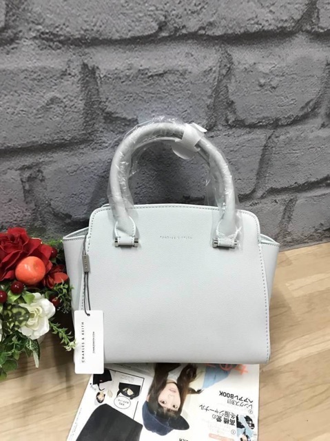 charles-amp-keith-city-bag-ของแท้-ราคาถูก